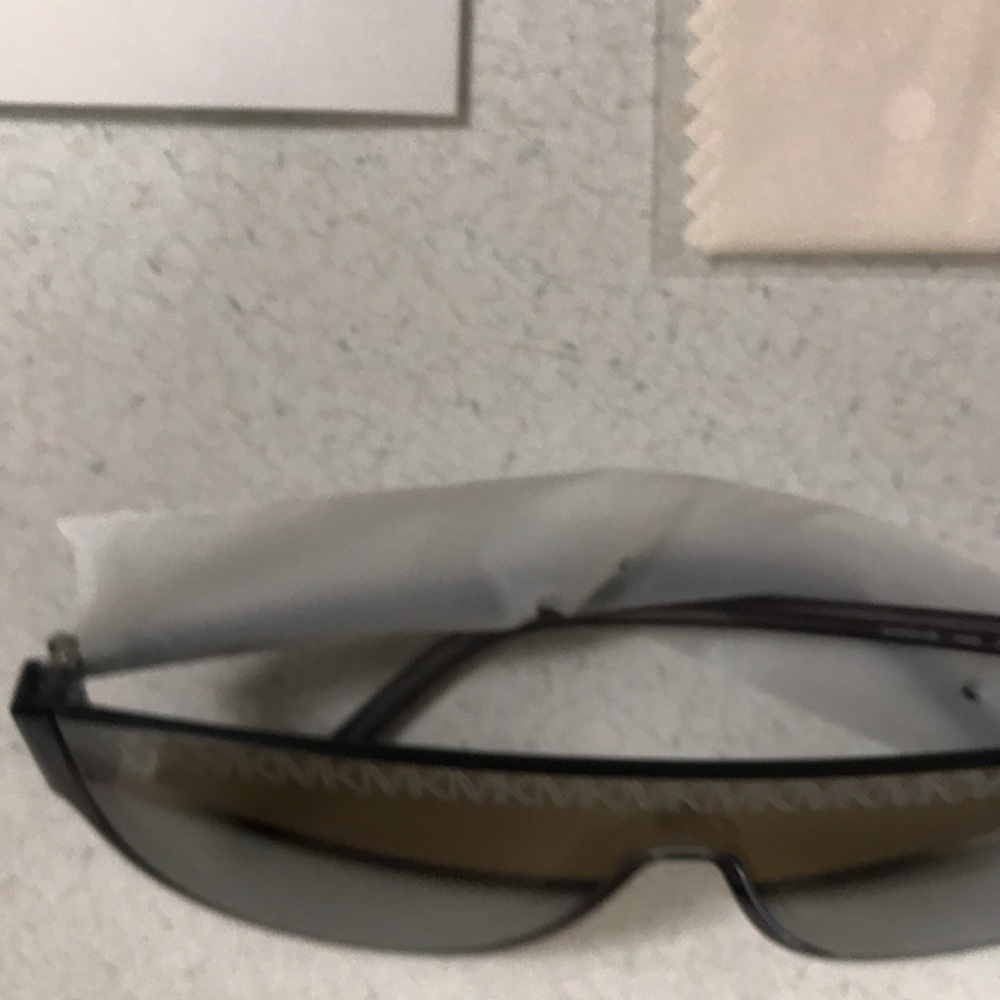 Michael Kors Women’s Sunglasses NEW w/ Box, Case, Ppwk, Towel Engraved MK - Picture 6 of 11